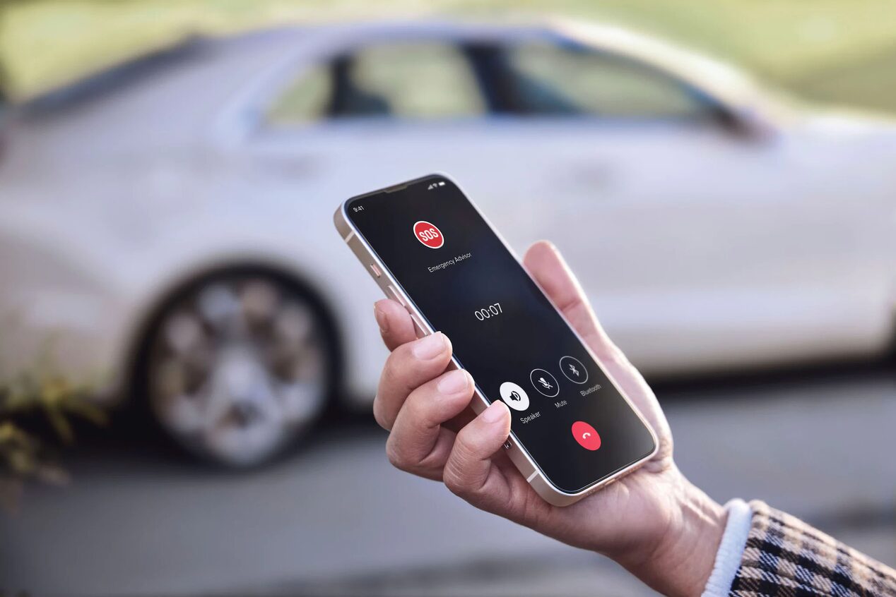 OnStar Guardian App Displayed on Smartphone Calling Advisor 
