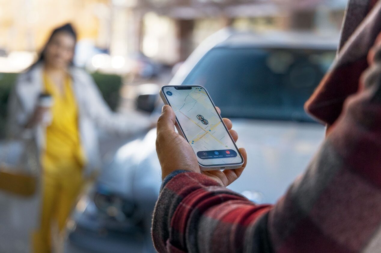 OnStar Guardian App Maps Displayed on Smartphone